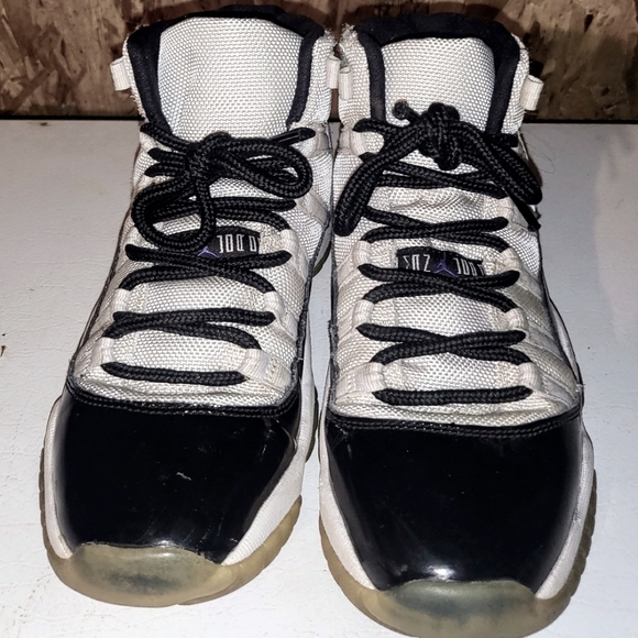 Youth boy size 4.5 Jordan 11 Concord retro - Picture 3 of 3